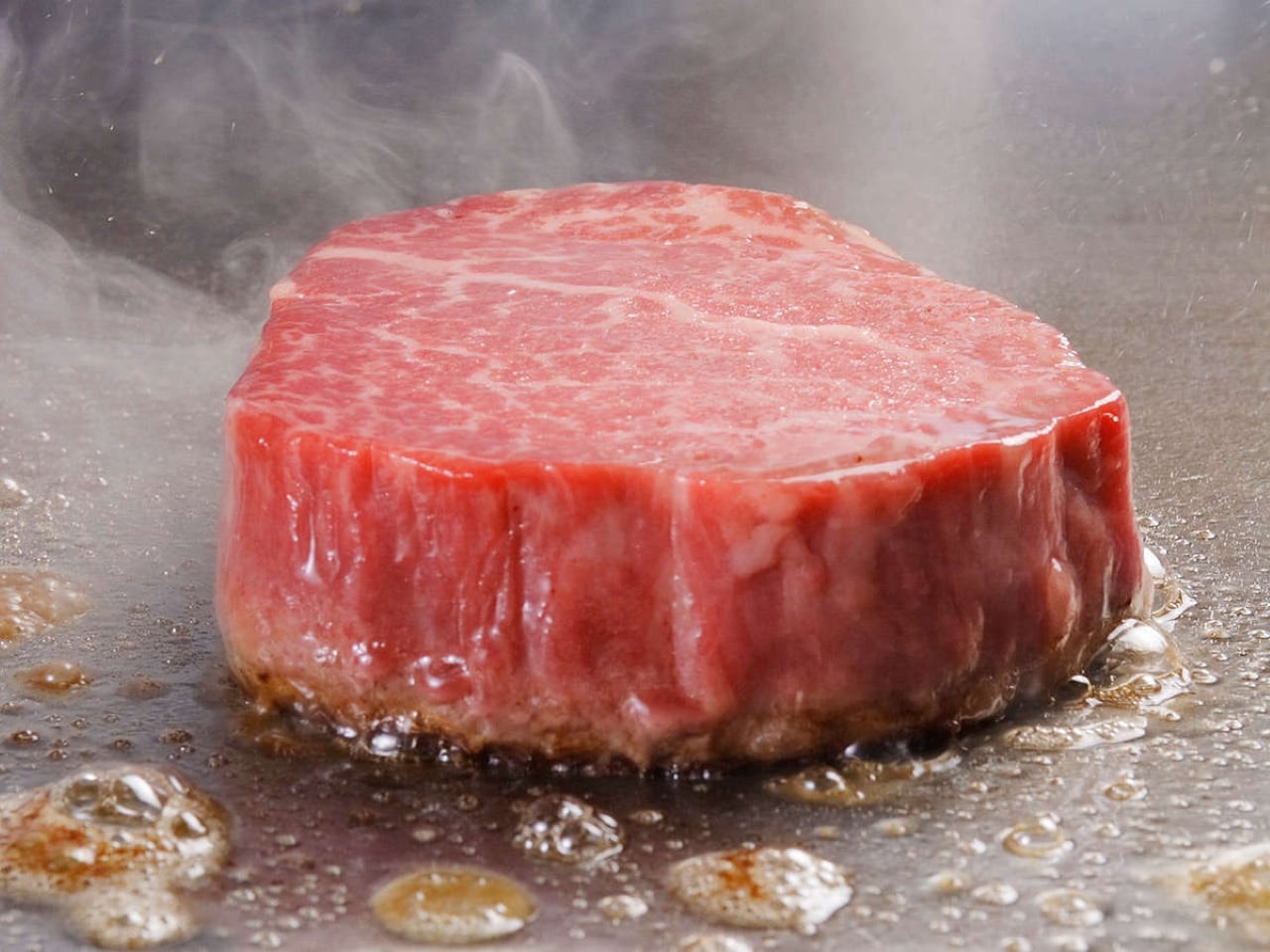 鉄板ステーキ